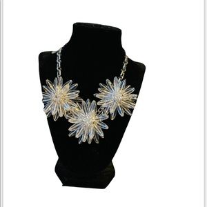 Beautiful Express clear floral-designed necklace